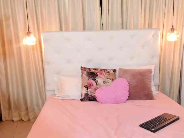 Samantha-lenox webcam