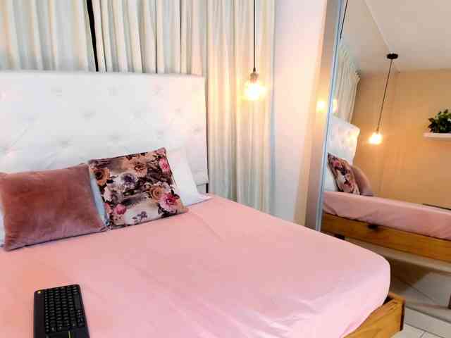Samantha-lenox webcam