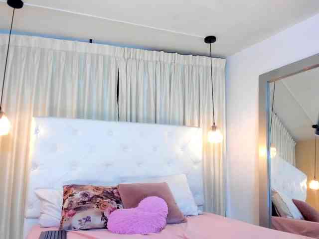 Samantha-lenox webcam