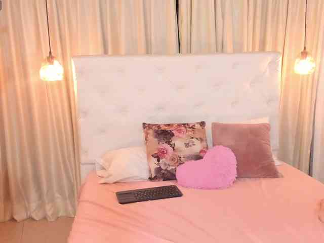 Samantha-lenox webcam