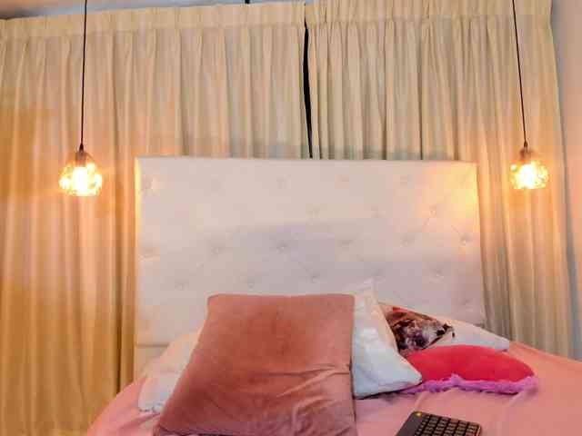 Samantha-lenox webcam