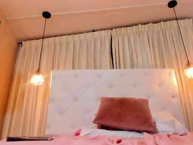 Samantha-lenox webcam