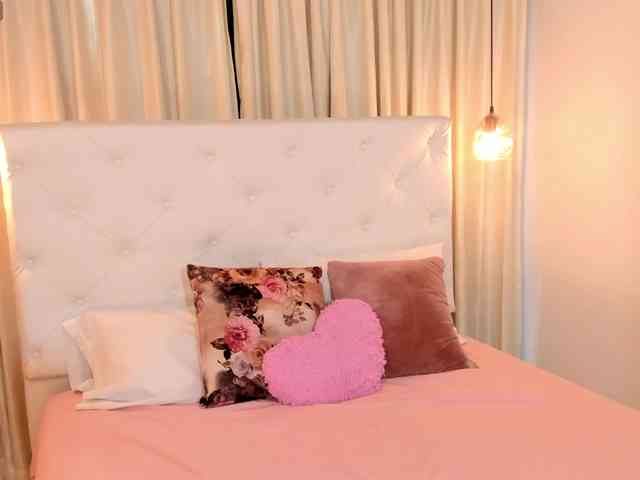Samantha-lenox webcam