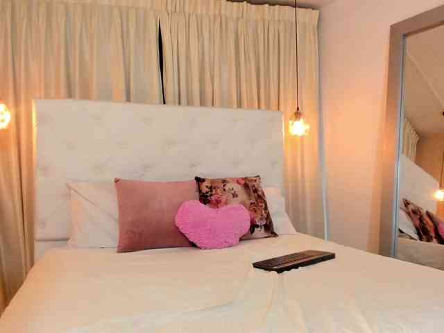 Samantha-lenox webcam