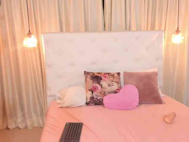 Samantha-lenox webcam