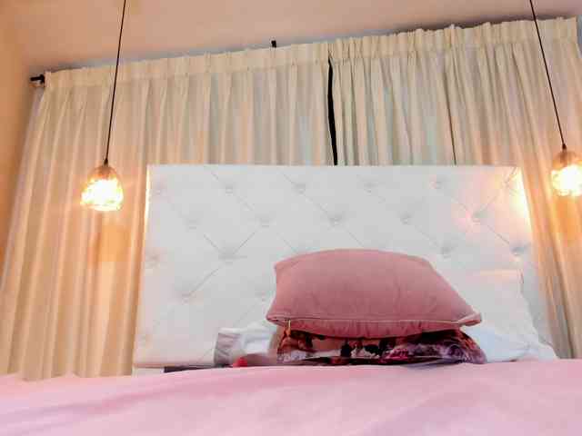 Samantha-lenox webcam