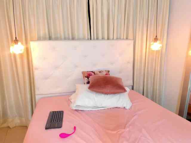 Samantha-lenox webcam