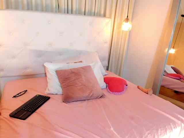 Samantha-lenox webcam