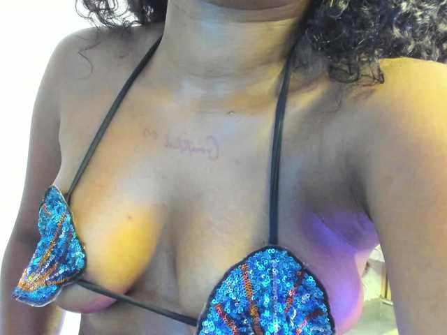 elodiiee live cam on BongaCams