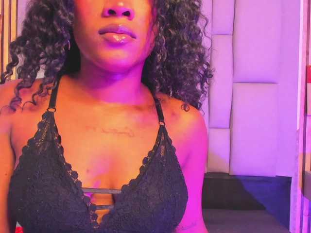 elodiiee live cam on BongaCams