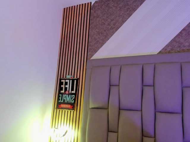 elodiiee live cam on BongaCams