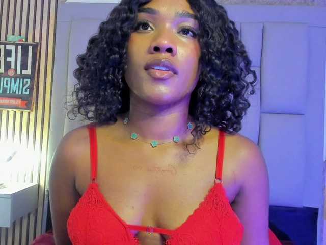 elodiiee live cam on BongaCams