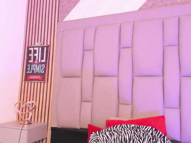 elodiiee live cam on BongaCams