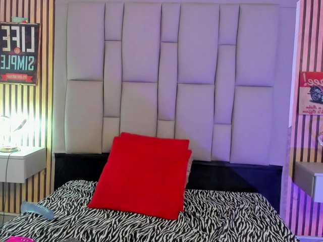 elodiiee live cam on BongaCams