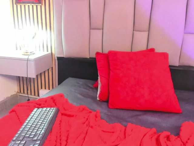 elodiiee live cam on BongaCams