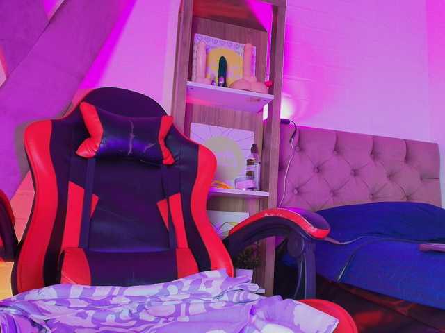 SaraaMore live cam on BongaCams