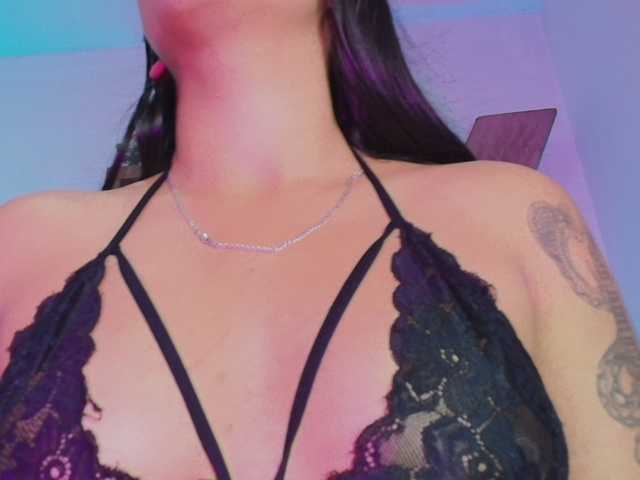 SaraaMore live cam preview
