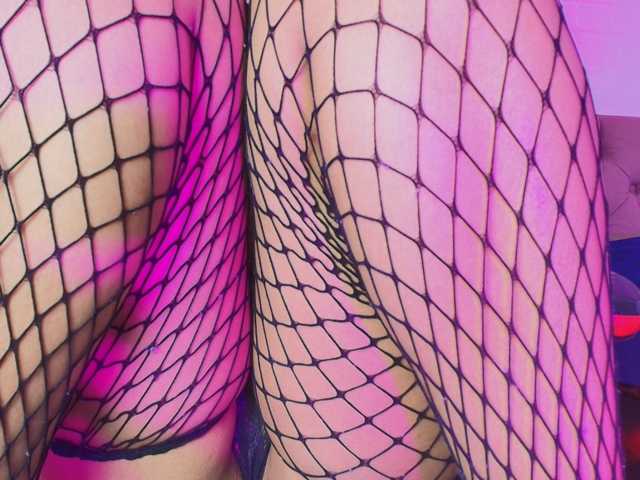 SaraaMore live cam preview