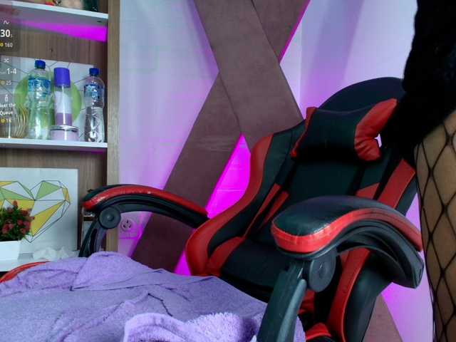 SaraaMore live cam on BongaCams