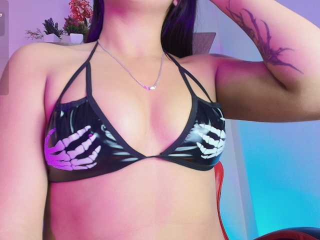 SaraaMore live cam preview