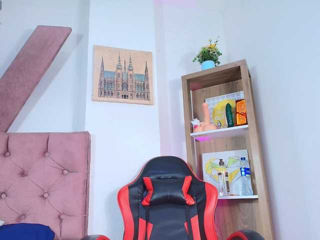 SaraaMore live cam on BongaCams