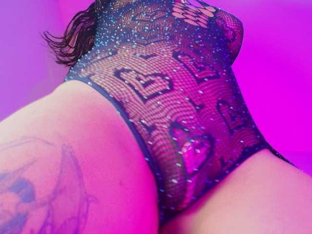 SaraaMore live cam preview