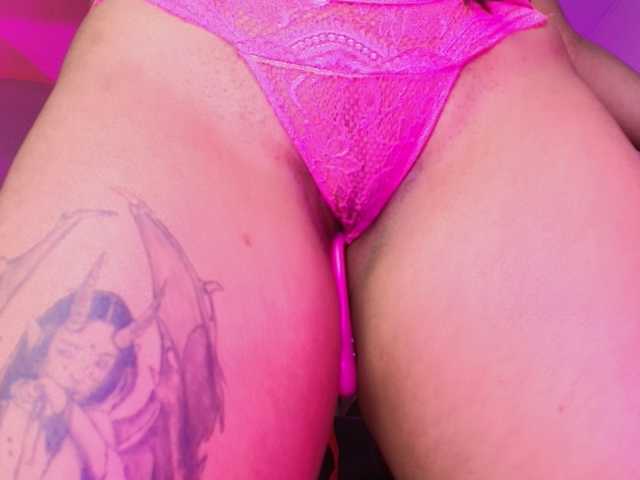 SaraaMore live cam preview
