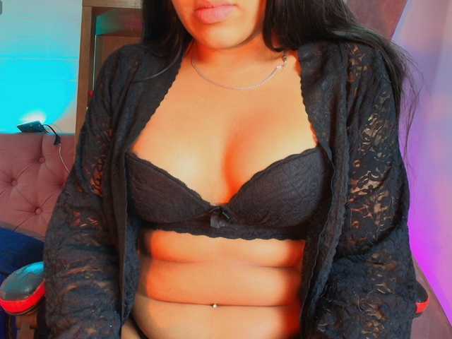 SaraaMore — live female cam