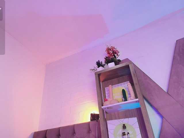 SaraaMore live cam on BongaCams