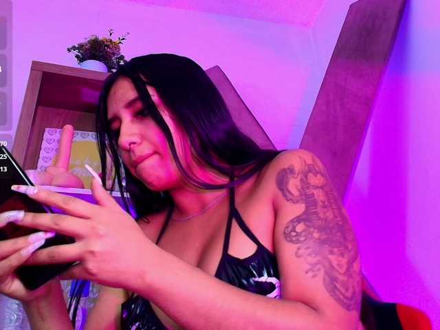 SaraaMore live cam on BongaCams