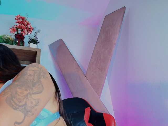 SaraaMore live cam preview