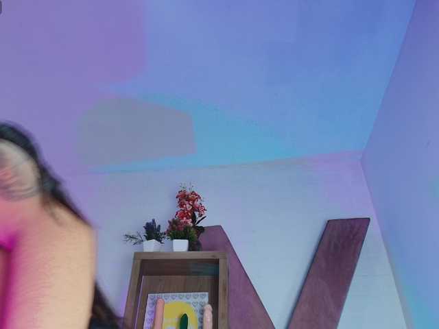SaraaMore live cam preview