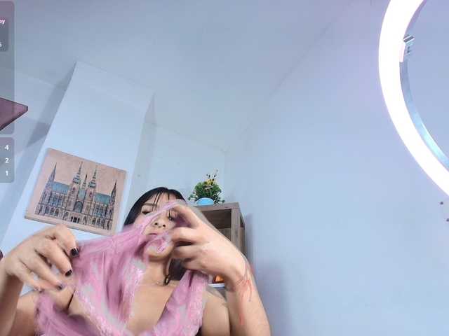 SaraaMore live webcam show