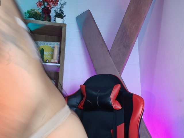 SaraaMore live cam on BongaCams
