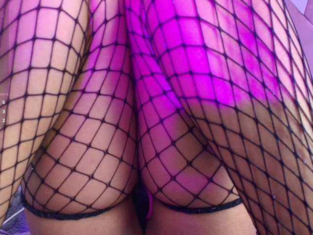 SaraaMore live cam on BongaCams