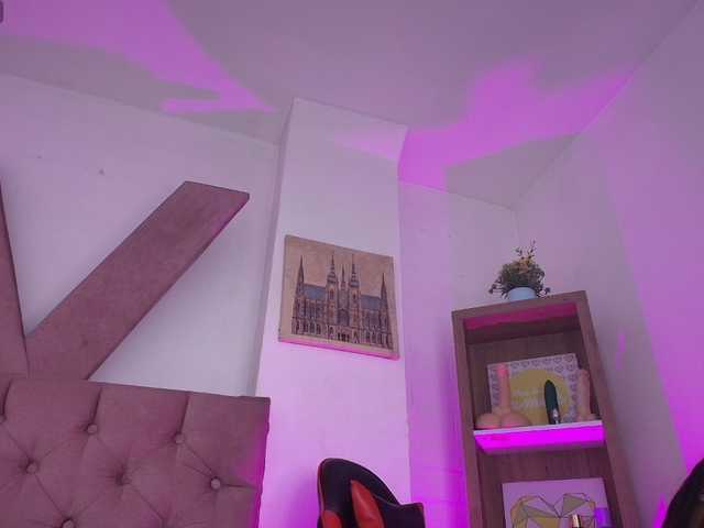 SaraaMore live cam on BongaCams