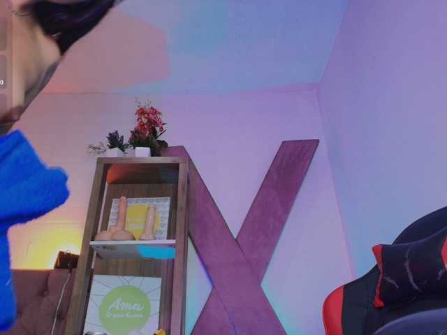 SaraaMore live cam preview