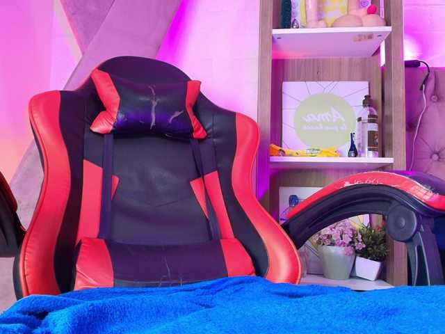 SaraaMore live cam preview