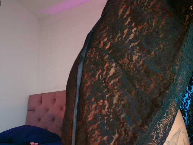 SaraaMore live cam on BongaCams