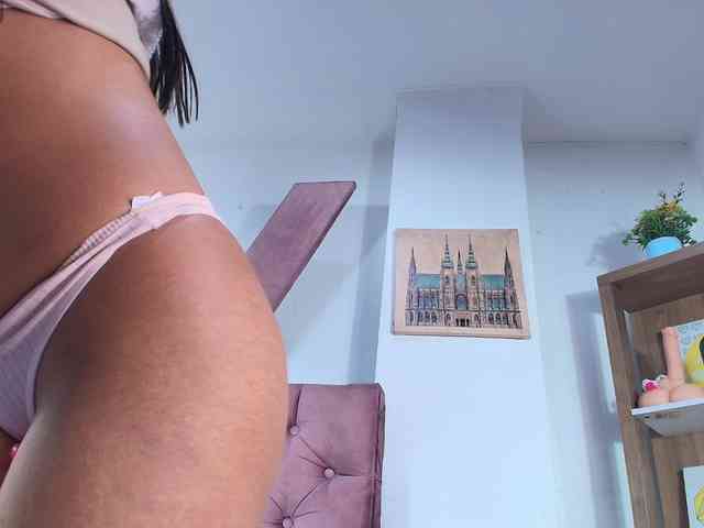 SaraaMore webcam