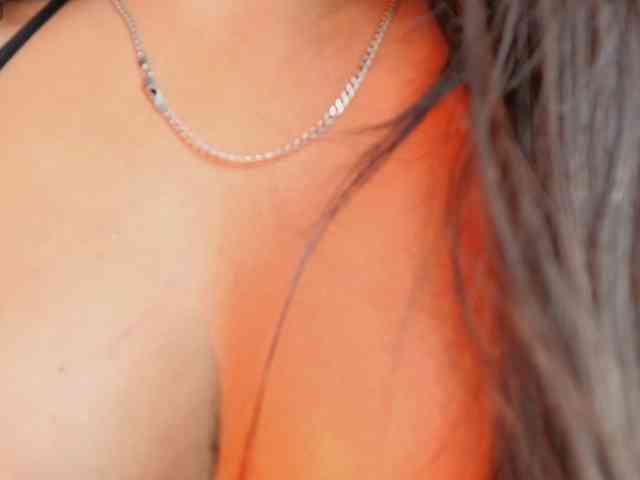SaraaMore webcam
