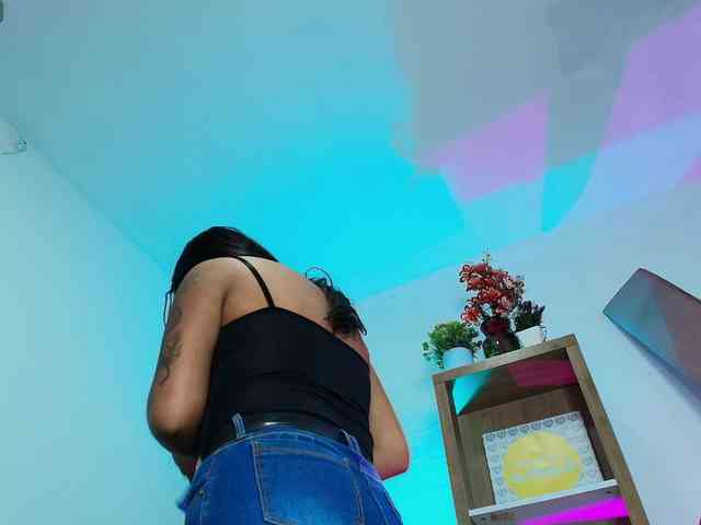SaraaMore webcam