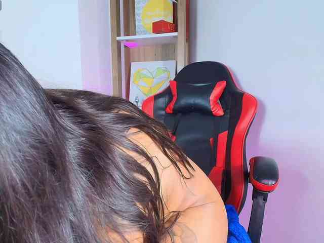 SaraaMore webcam