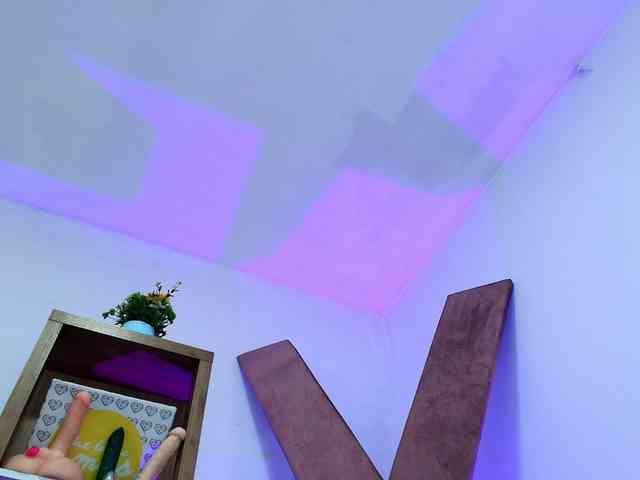 SaraaMore webcam