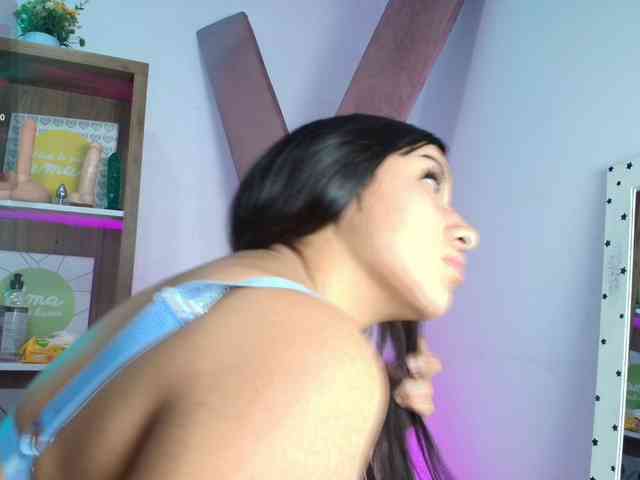SaraaMore webcam