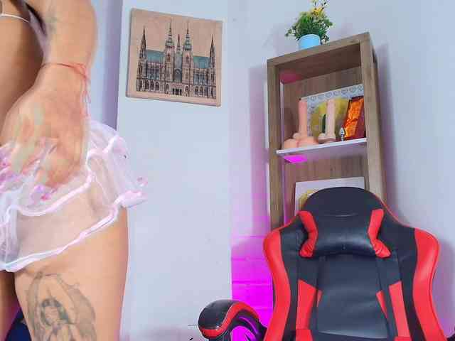 SaraaMore webcam