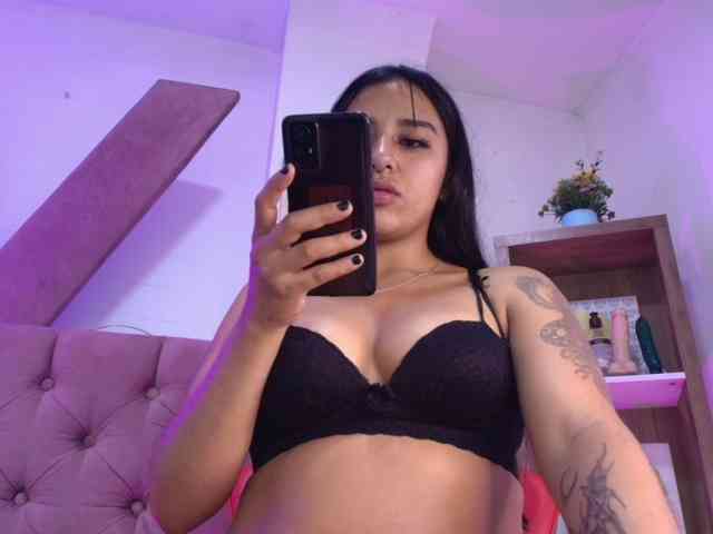 SaraaMore webcam