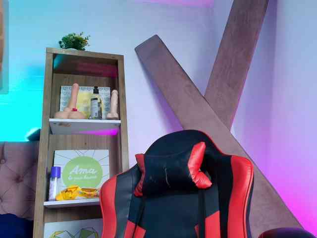 SaraaMore webcam