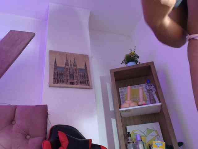 SaraaMore webcam