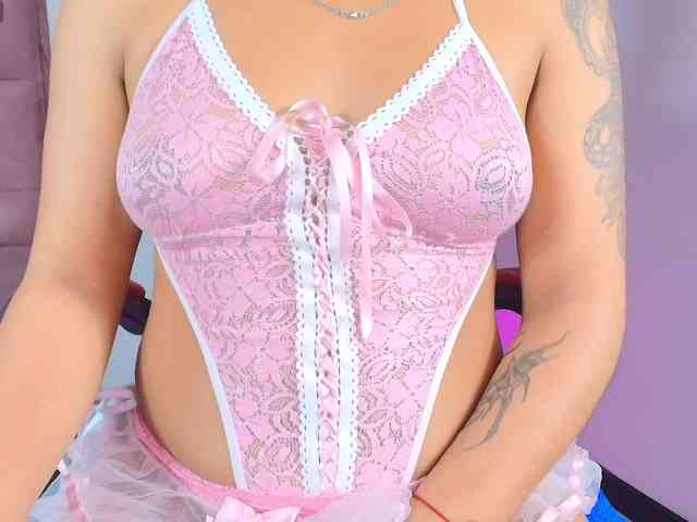 SaraaMore webcam
